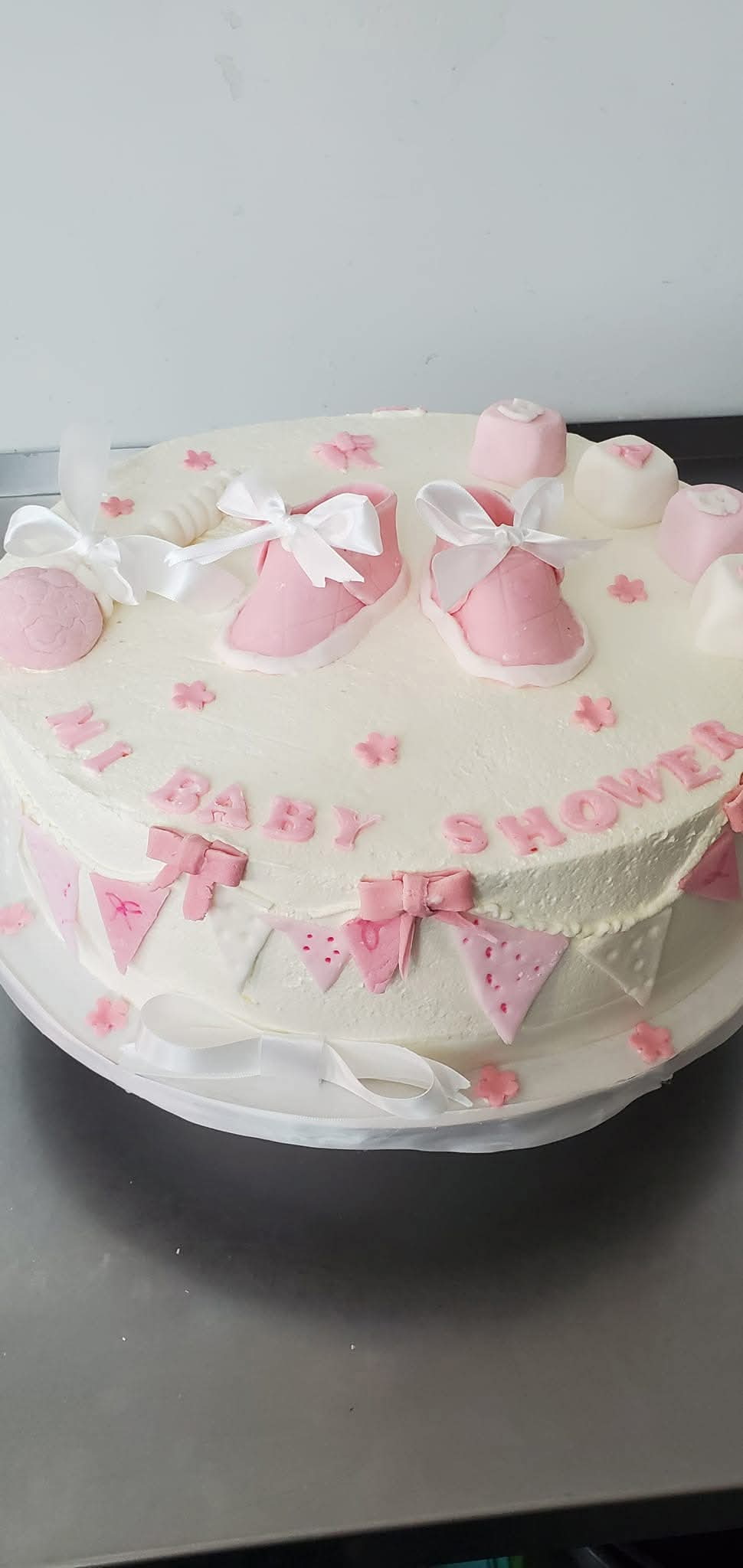 Pastel de baby shower o revelación de género 9