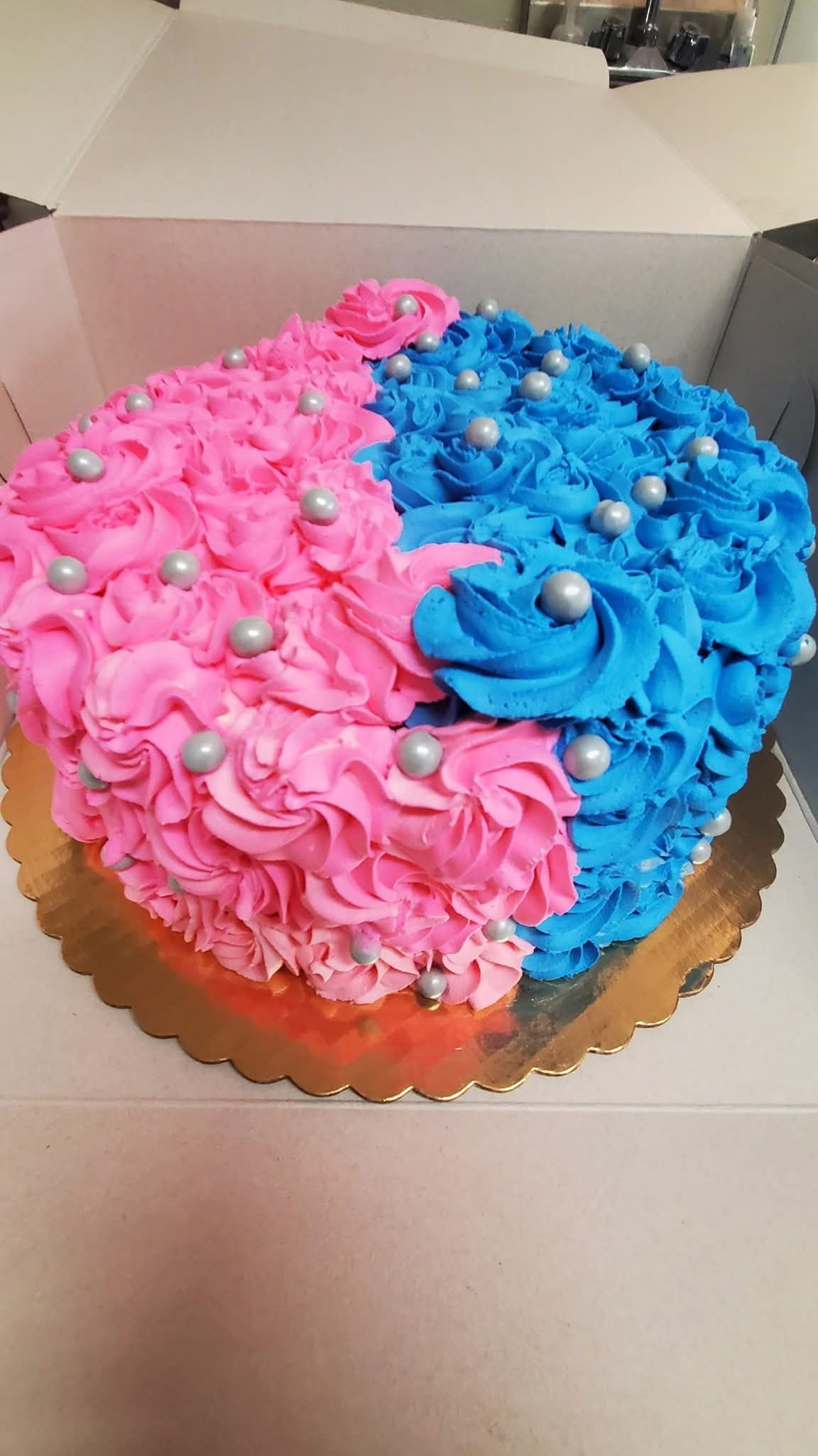 Pastel de baby shower o revelación de género 12