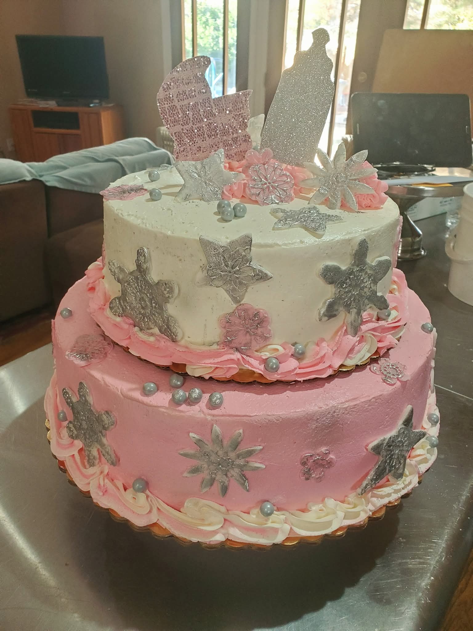 Pastel de baby shower o revelación de género 15