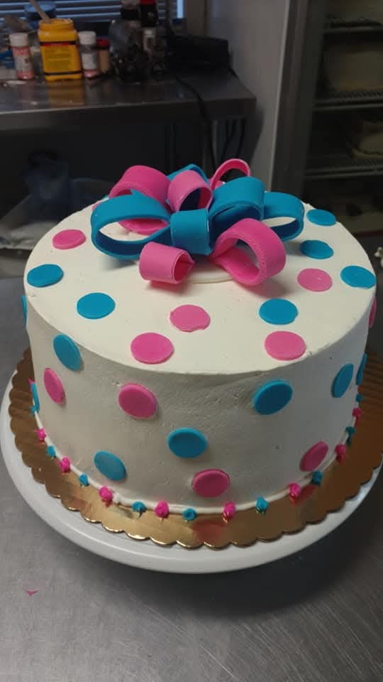 Pastel de baby shower o revelación de género 24