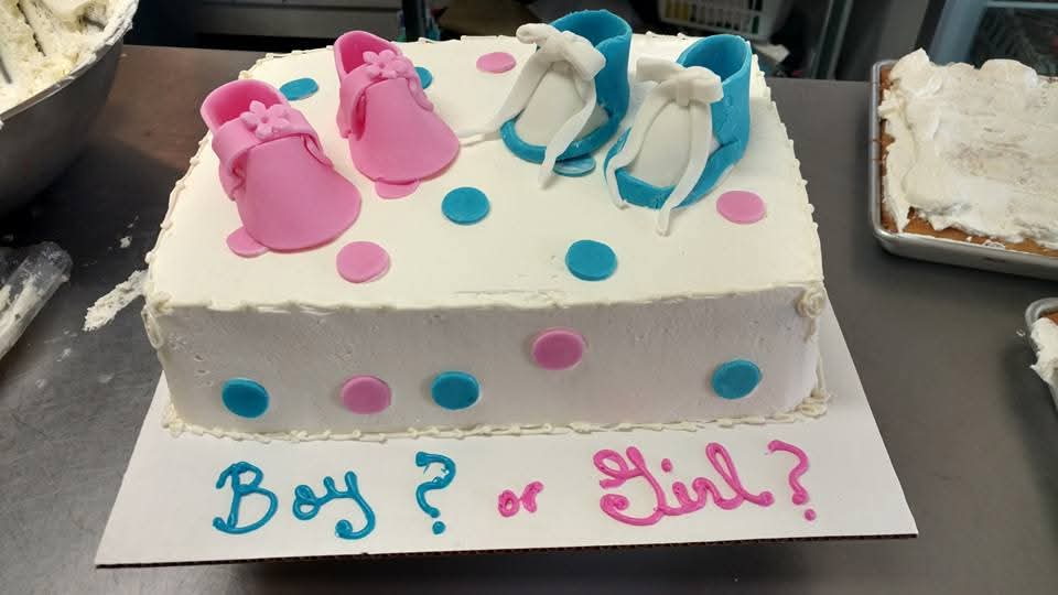 Pastel de baby shower o revelación de género 27