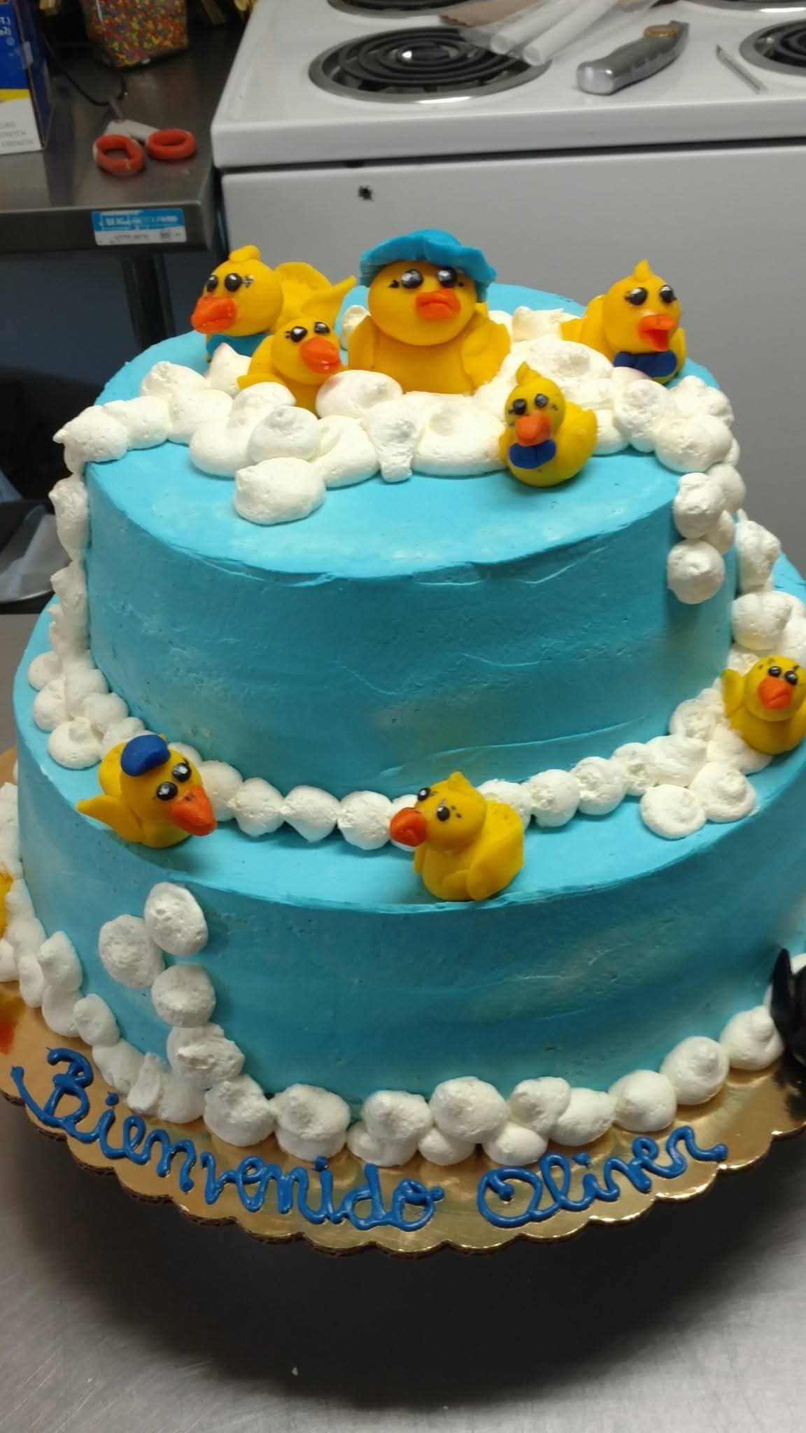 Pastel de baby shower o revelación de género 31