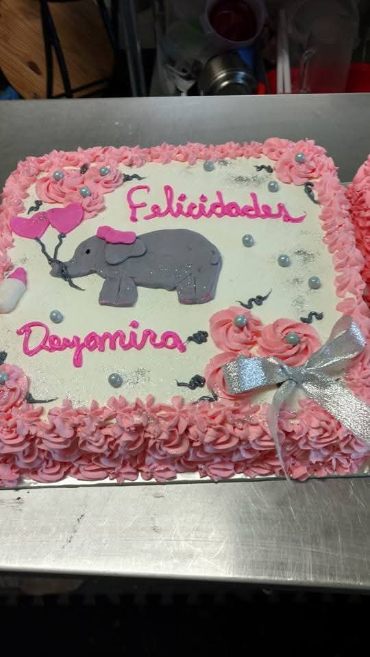 Pastel de baby shower o revelación de género 33