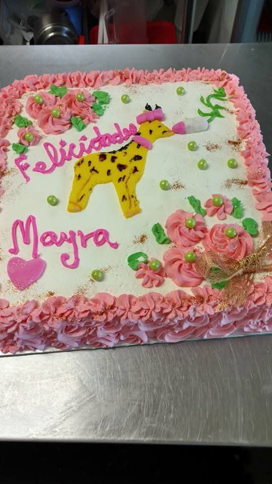 Pastel de baby shower o revelación de género 34
