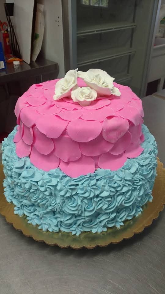 Pastel de baby shower o revelación de género 37