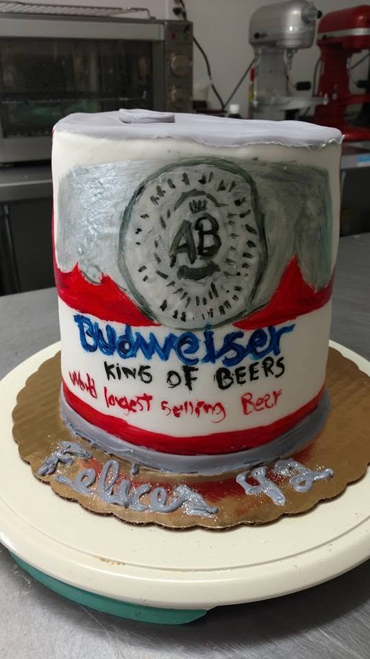 Pastel con decoración de cerveza