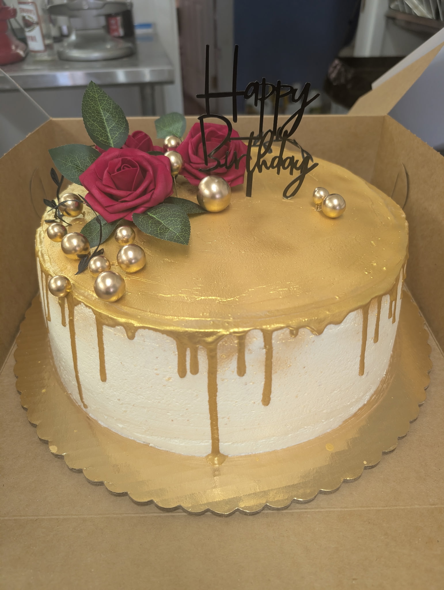 Pastel de cumpleaños con acabado rose gold